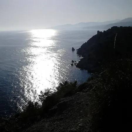Vistas A Mar, En Paraje Natural La Herradura (Granada)